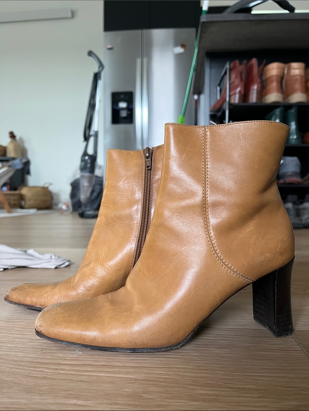 Via Spiga tan leather heeled ankle boots